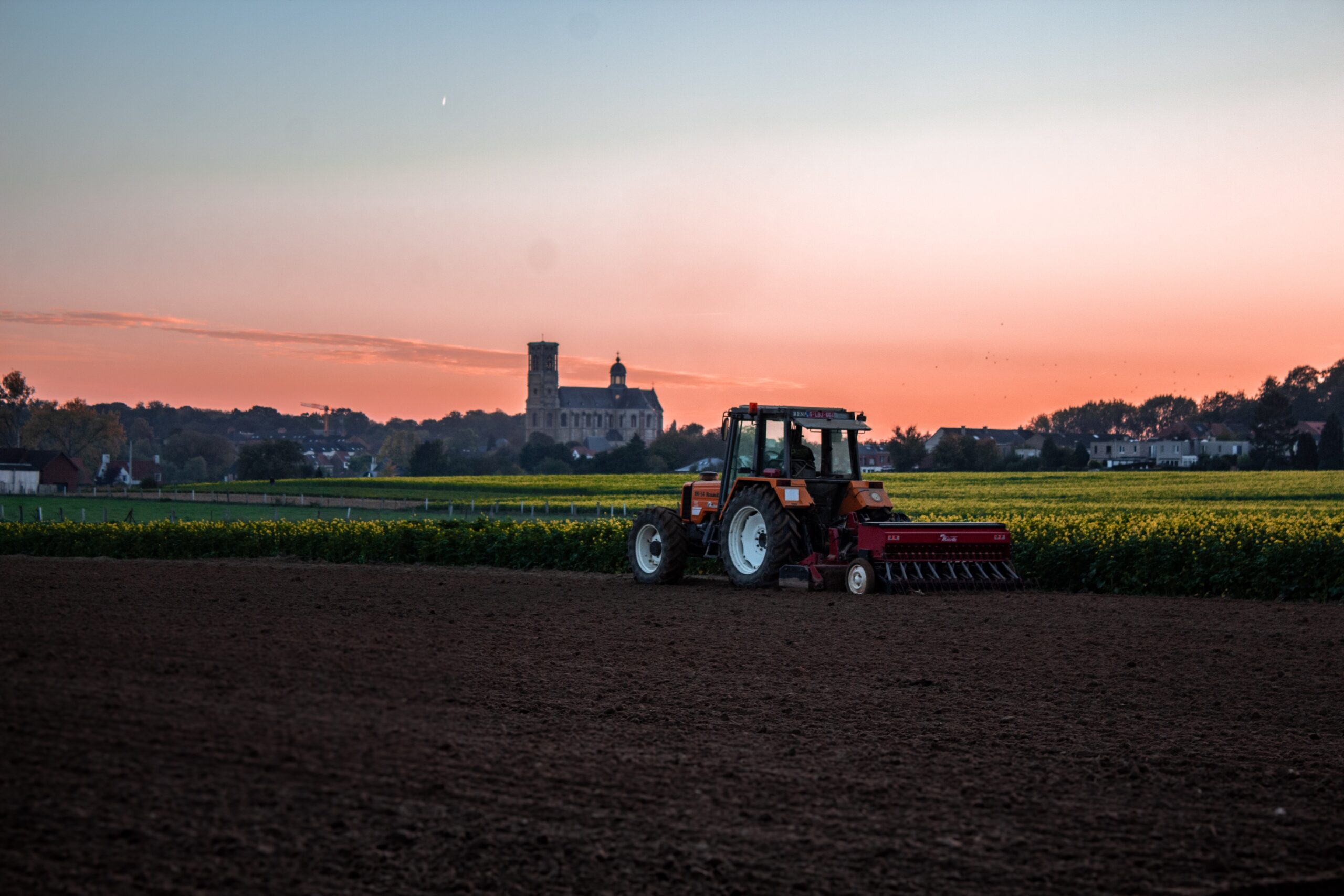 Luftfilter och oljefilter till traktor och hjullastare